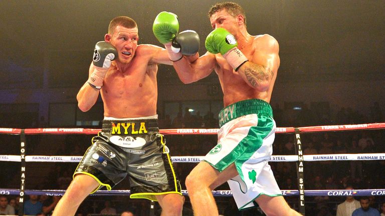 Liam Williams (l) and Gary Corcoran go toe-to-toe