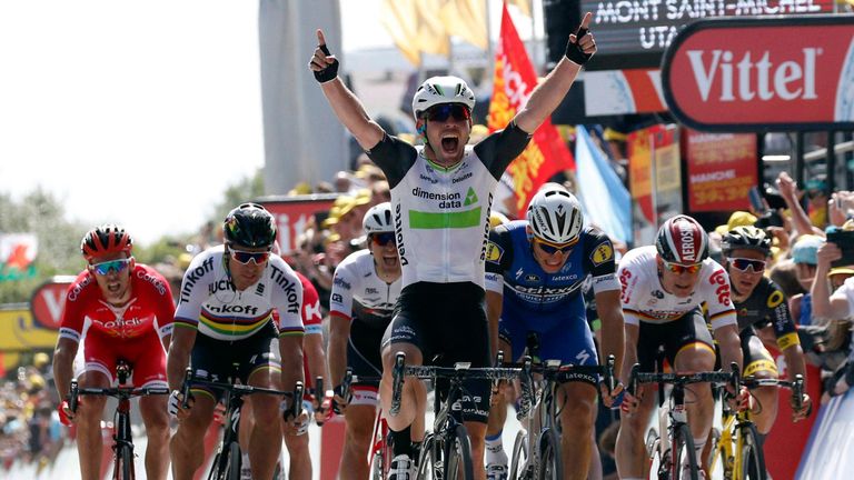 Mark Cavendish wins Stage 1 of the 2016 Tour de France