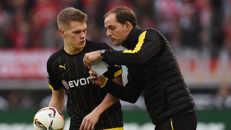 Matthias Ginter (L) speaks with Dortmund's head coach Thomas Tuchel 
