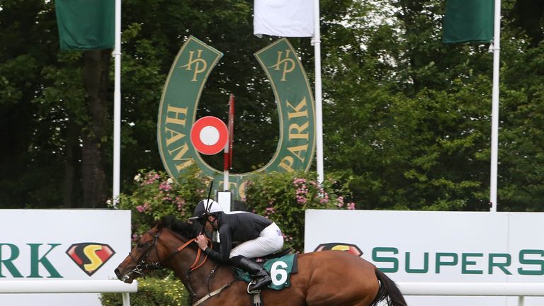 Medrano wins the 2015 Glasgow Stakes at Hamilton Accies.