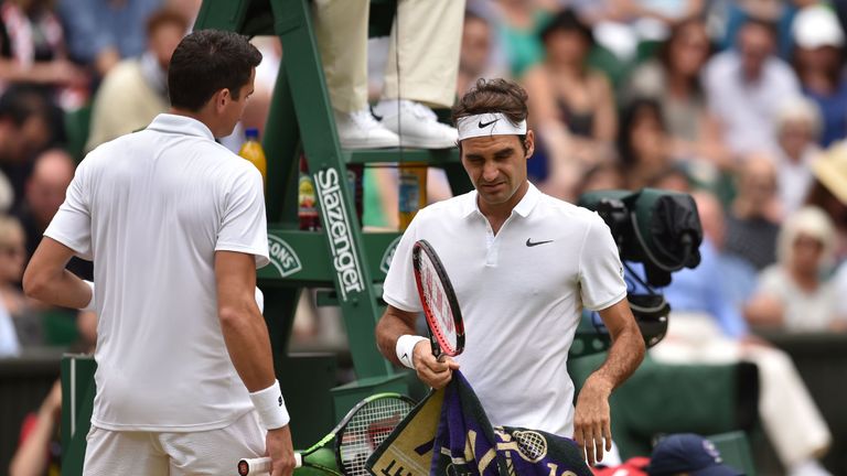 Milos Raonic (L) and Roger Federer 