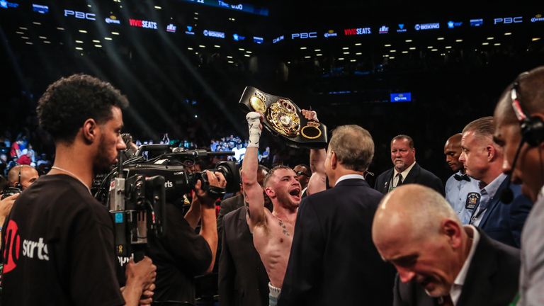 Carl Frampton of Northern Ireland celebrates his win after defeating Leo Santa Cruz 