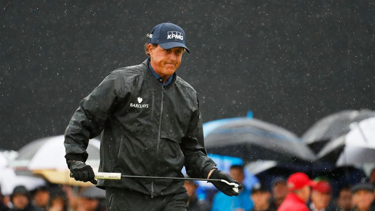 Mickelson impressed in the rain