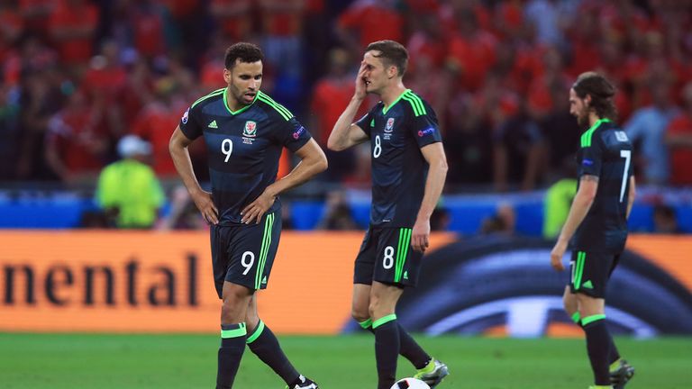 Wales' Hal Robson-Kanu and Andy King look dejected