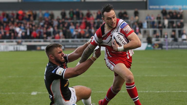 Gareth O'Brien scores Salford's first try