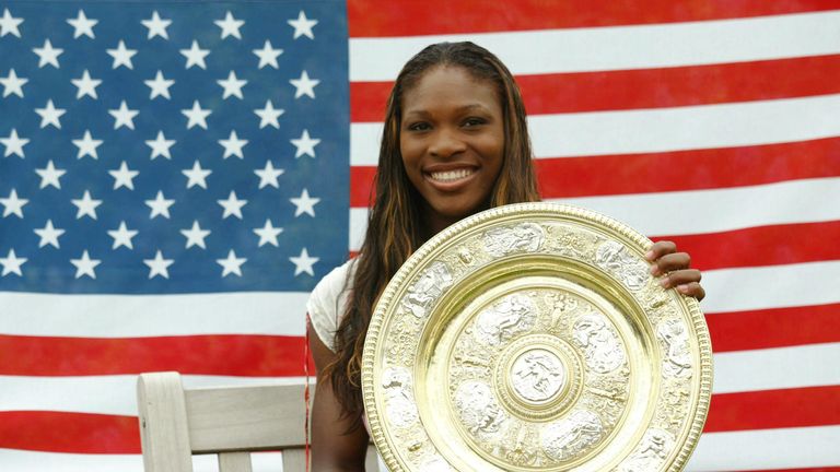 LONDON, UNITED KINGDOM - JULY 05:  Wimbledon 2003, London; Frauen/Einzel/Finale; Serena WILLIAMS - Wimbledonsiegerin 2003 - mit Trophaee  (Photo by Bongart