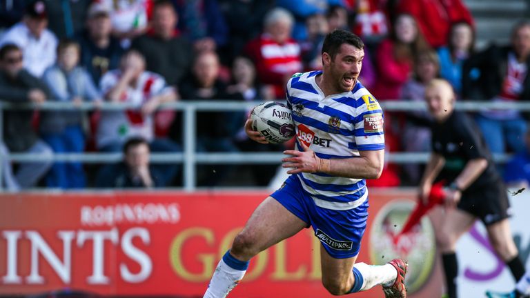 Matty Smith scores a try for Wigan against St Helens