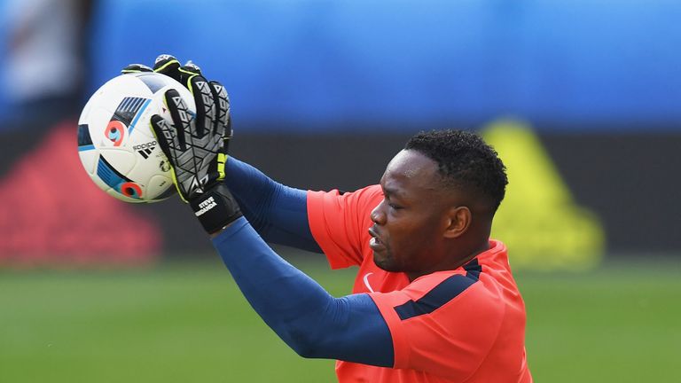 Steve Mandanda of France in action during training session ahead 