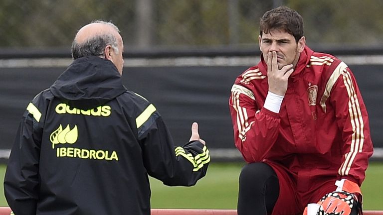 Vicente Del Bosque speaks with Iker Casillas during the 2014 World Cup. He says the goalkeeper's attitude in France was not as he would have liked
