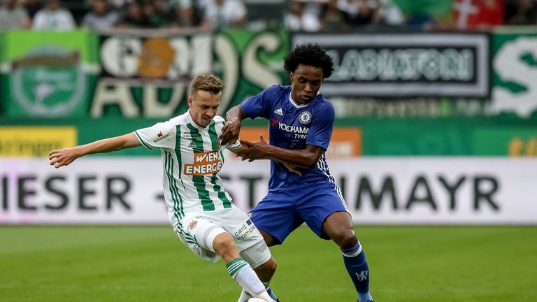 Willian (R) of Chelsea competes for the ball with Philipp Schobesberger (L) of Rapid Vienna