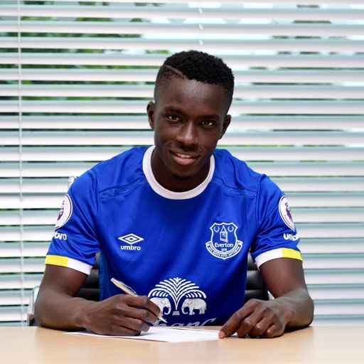 Everton complete Gueye deal