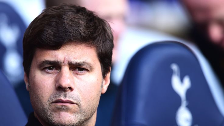 Mauricio Pochettino on the Spurs bench prior to kick-off