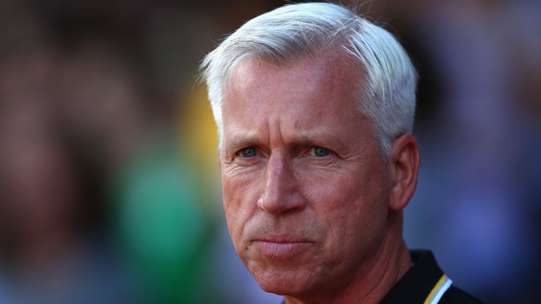 LONDON, ENGLAND - AUGUST 06:  Manager Alan Pardew of Crystal Palace during the Pre Season Friendly match between Crystal Palace and Valencia at Selhurst Pa