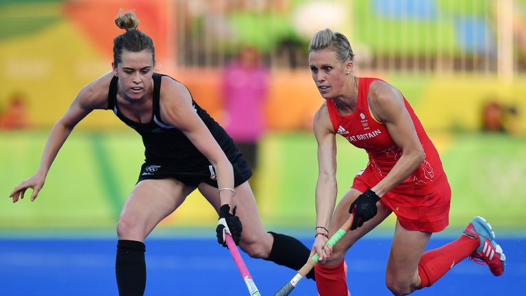 New Zealand's Samantha Charlton (L) vies with Britain's Alex Danson during the women's semifinal field hockey New Zealand vs Britain match of the Rio 2016 