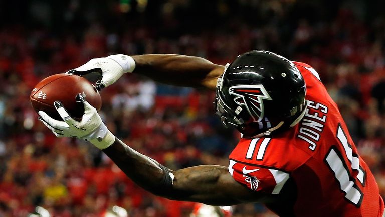 ATLANTA, GA - NOVEMBER 01:  Julio Jones #11 of the Atlanta Falcons makes a catch during the first half against the Tampa Bay Buccaneers at the Georgia Dome