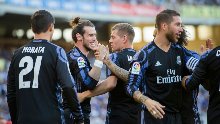 SAN SEBASTIAN, SPAIN - AUGUST 21:  Gareth Bale (2ndL) of Real Madrid celebrates after scoring goal during the La Liga match between Real Sociedad de Futbol