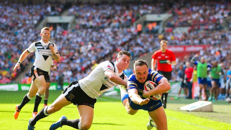 Warrington's Ben Currie scores a try in the 2016 Challenge Cup Final.