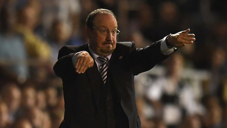LONDON, ENGLAND - AUGUST 05:  Newcastle maneger Rafa Benitez shouts instructions during the Sky Bet Championship match between Fulham and Newcastle United 