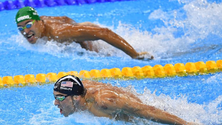 RIO DE JANEIRO, BRAZIL - AUGUST 09:  Michael Phelps (L) of the United States leads Chad le Clos of South Africa in the Men's 200m Butterfly Final on Day 4 