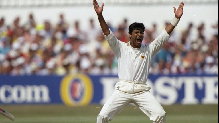 Waqar Younis of Pakistan in full appeal during the Fourth Test match against England at Headingley in Leeds