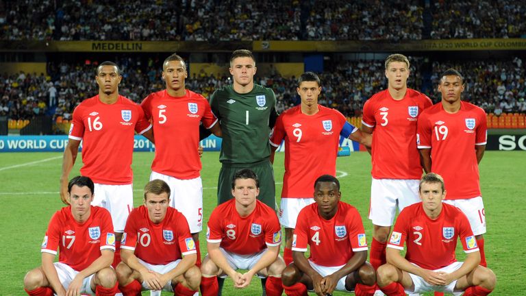 England's team (including Jack Butland and Saido Berahino) pose for the picture before their match against Argentina at FIFA Under-20 World Cup in Colombia