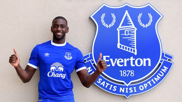 Yannick Bolasie joins Everton from Premier League rivals Crystal Palace