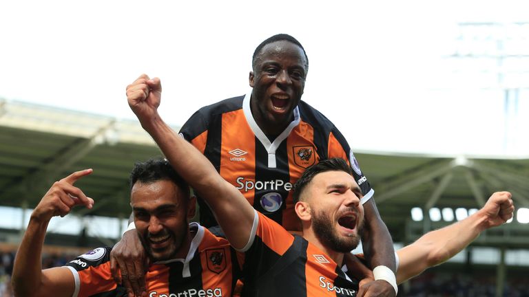 Hull City's Robert Snodgrass (R) celebrates with Ahmed Elmohamady (L) and Adama Diomande (C)