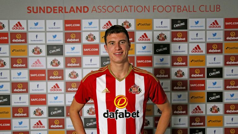 Paddy McNair has completed his permanent transfer from Manchester United to Sunderland