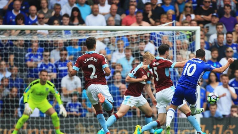 Il destro a giro di Hazard che porta in vantaggio il Chelsea a Stamford Bridge (Getty)
