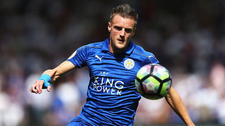 HULL, ENGLAND - AUGUST 13:  Jamie Vardy of Leicester City in action during the Premier League match between Hull City and Leicester City at KCOM Stadium on