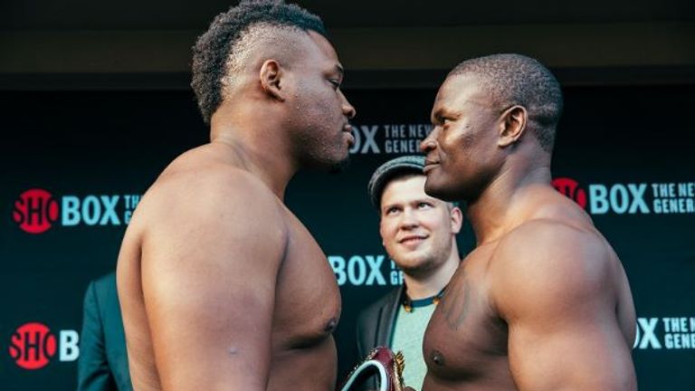 Jarrell Miller (L) faces off with Fred Kassi