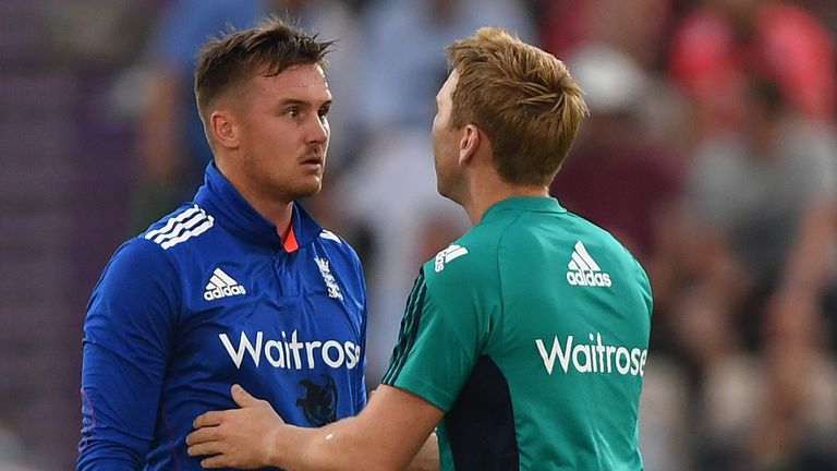 Jason Roy needed on-field treatment after feeling dizzy