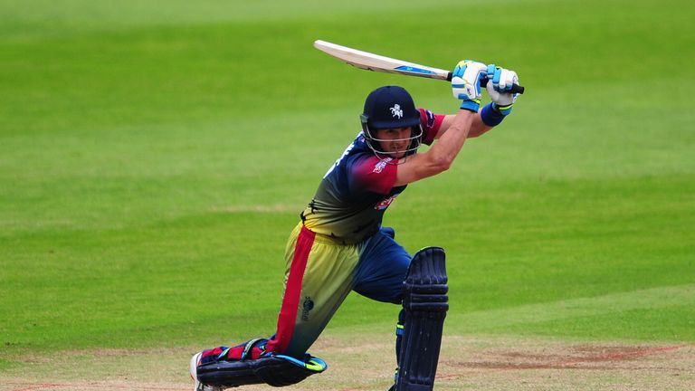 Joe Denly has signed a contract extension at Kent
