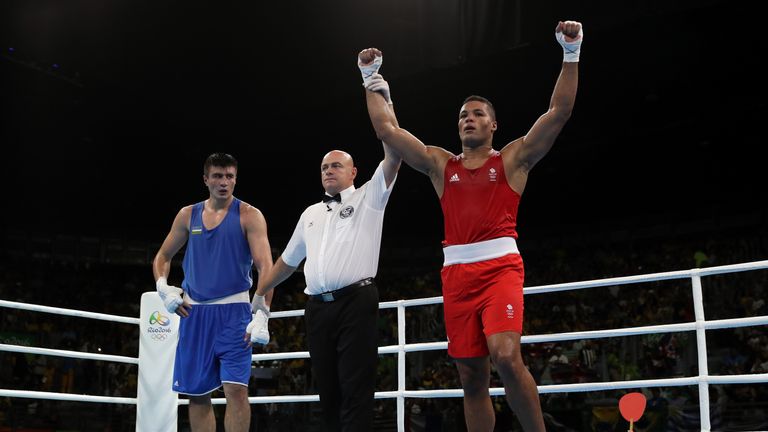 Joe Joyce moves past Bakhodir Jalolov in Rio