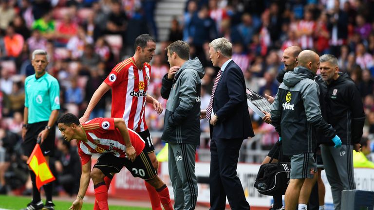 SUNDERLAND, ENGLAND - AUGUST 21:  Steven Pienaar of Sunderland replaces the injured John O'Shea during the Premier League match between Sunderland and Midd