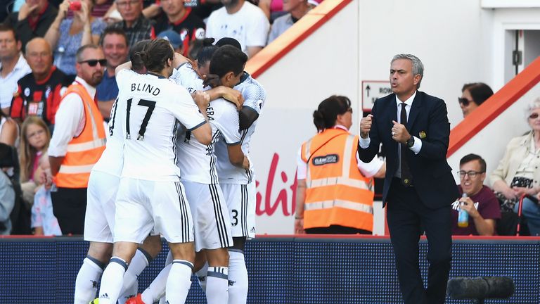 BOURNEMOUTH, ENGLAND - AUGUST 14:  Manager of Manchester United, Jose Mourinho talks to his players after the goal scored by Zlatan Ibrahimovic of Manchest