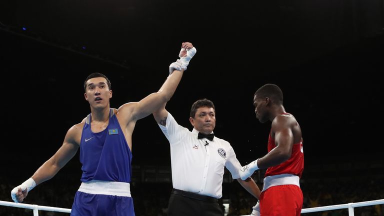 Adilbek Niyazymbetov (L) celebrates victory over Buatsi