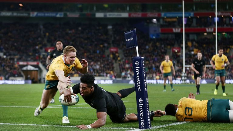 Julian Savea of New Zealand scores a try during the Bledisloe Cup Rugby Championship match between NZ and Australia, 27 August 2016