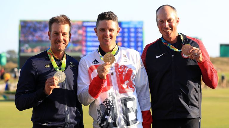 Great Britain's Justin Rose celebrates winning gold in the gold ahead of Sweden's Henrik Stenson and Matt Kuchar