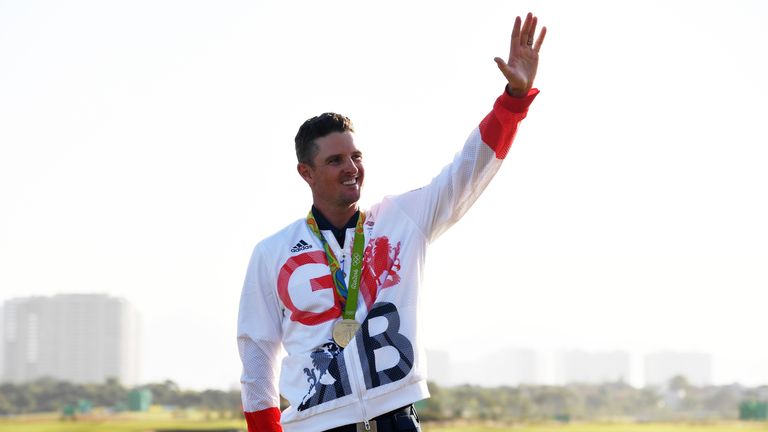 RIO DE JANEIRO, BRAZIL - AUGUST 14:  Justin Rose of Great Britain celebrates with the gold medal after winning in the final round of men's golf on Day 9 of