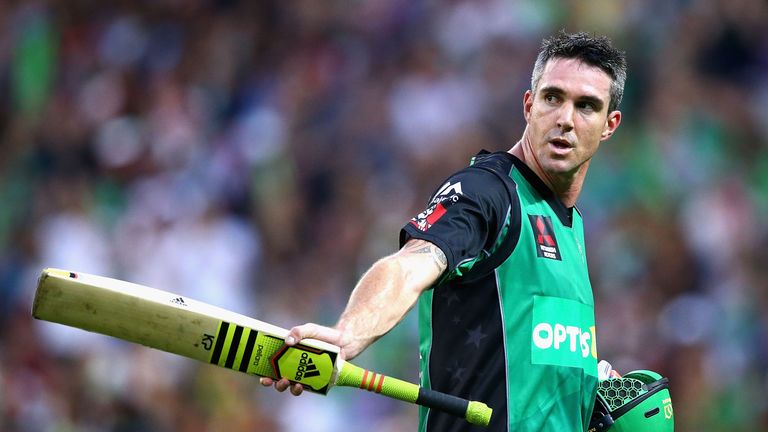 MELBOURNE, AUSTRALIA - JANUARY 24:  Kevin Pietersen of the Stars walks off after being dismissed by Chris Green of the Thunder during the Big Bash League f