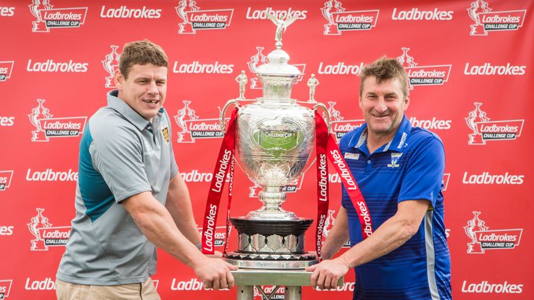 Hull FC head coach Lee Radford (left) and Warrington Wolves head coach Tony Smith with the Challenge Cup