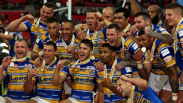 LONDON, ENGLAND - AUGUST 23: Leeds players celebrate with the trophy after winning the Tetley's Challenge Cup Final between Leeds Rhinos and Castleford Tig