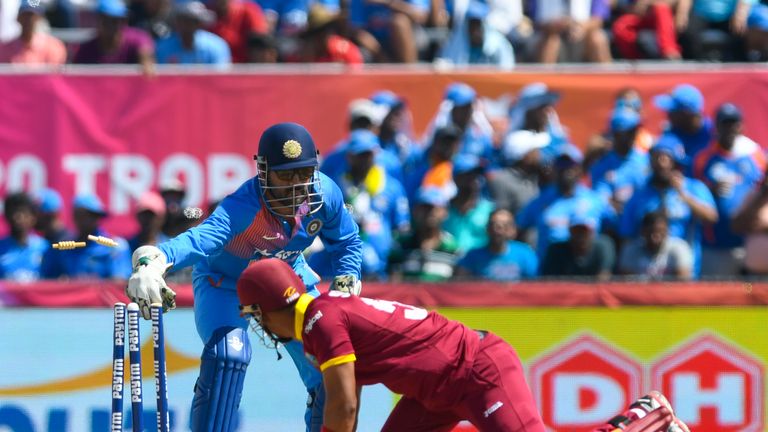 Lendl Simmons was stumped by MS Dhoni