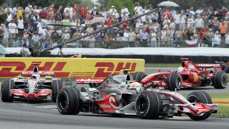 Indianapolis, UNITED STATES: Formula One McLaren-Mercedes driver Lewis Hamilton of Britain(C) leads the pack followed by his teammate Fernando Alonso of Sp