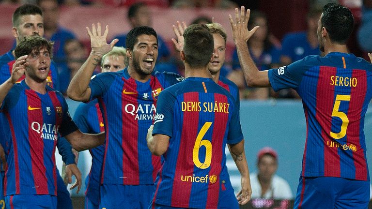 Barcelona's Luis Suarez (c) celebrates his opening goal