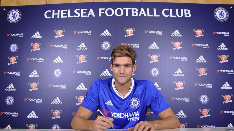 Marcus Alonso signs for Chelsea (credit Chelsea FC)