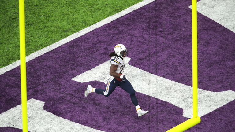 WATCH Vikings TE Josh Oliver score first TD in purple