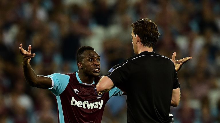 LONDON, ENGLAND - AUGUST 27:  Michail Anotonio of West Ham remonstrates with referee Manuel Grafe during the UEFA Europa League match between West Ham Unit
