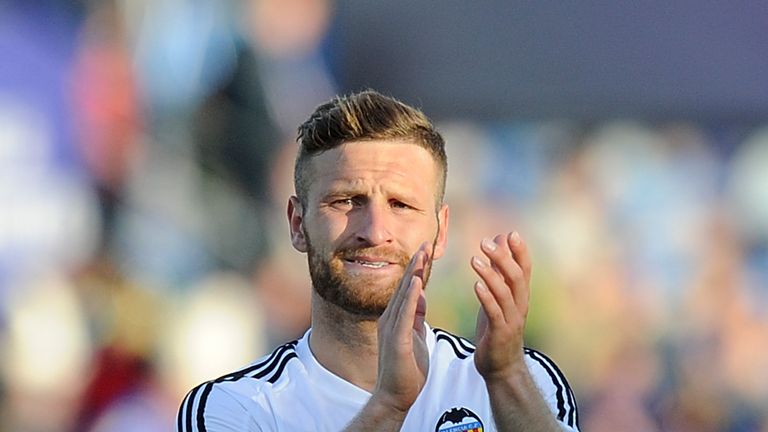 GETAFE, SPAIN - APRIL 24:  Shkodran Mustafi of Valencia applauds fans after Valencia drew 2-2 with Getafe CF during the La Liga match between Getafe CF and